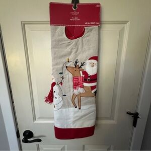 Ashland Festive Red and Cream Tree Skirt With Santa Design 48” New